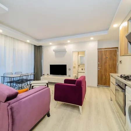 Charming Apartment With Pool In Muratpasa, Antalya Apartamento *